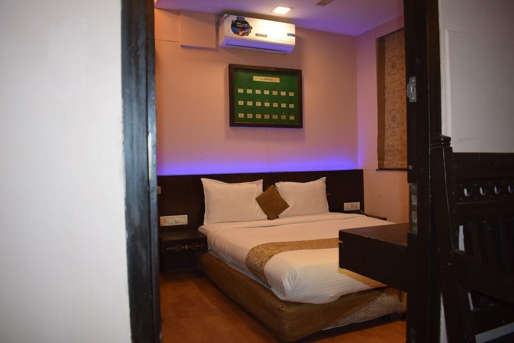 เจซี ชาเลต์ อะ บูติกโฮเต็ล Hotel มุมไบ ภายนอก รูปภาพ
